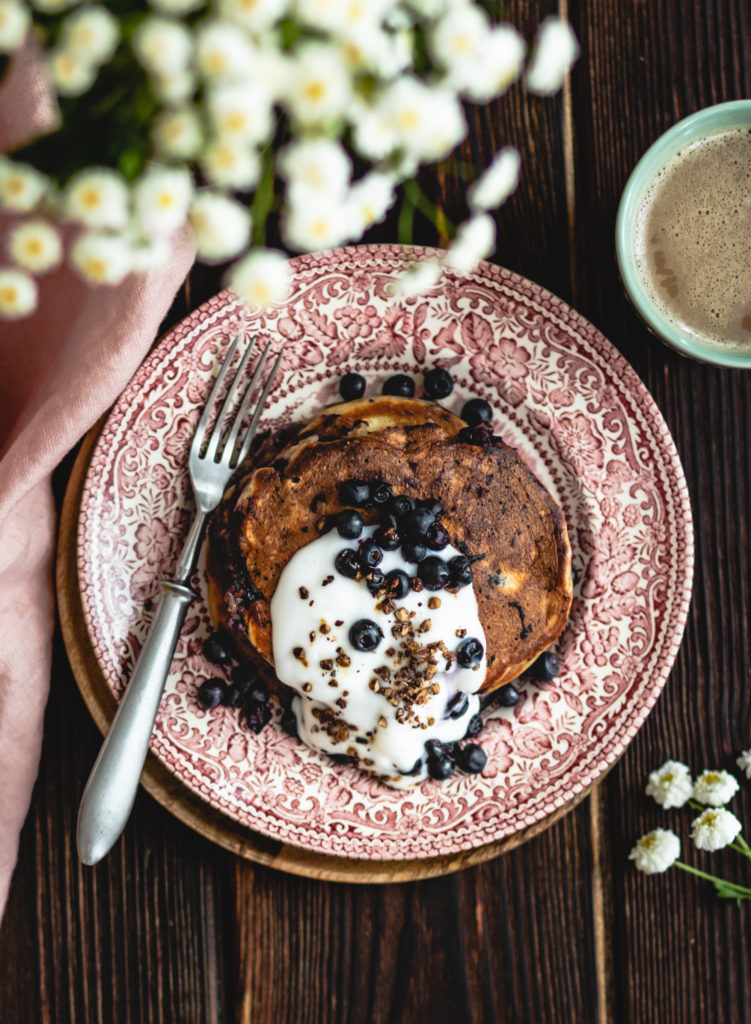 Owsiane pancakes z jagodami