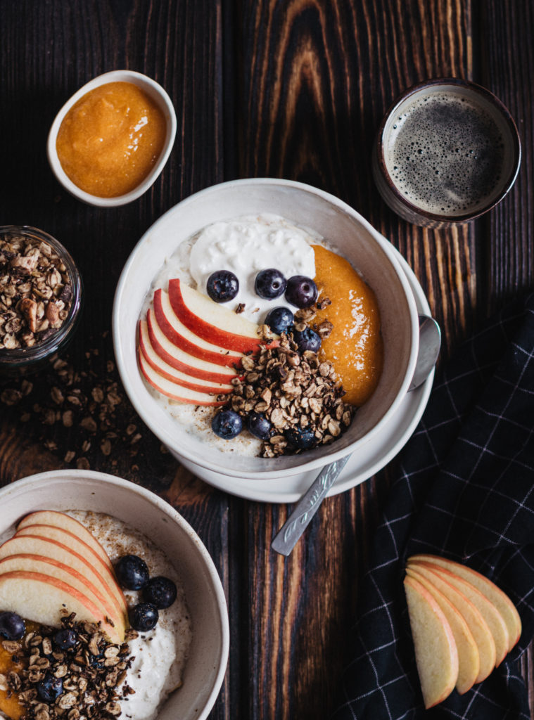 Kakaowa granola z owocami